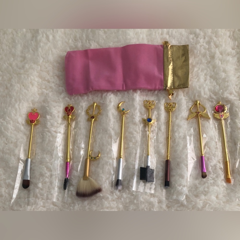 NEW BEAUTIFUL 8PIECES MAKEUP BRUSHES WITH BAG